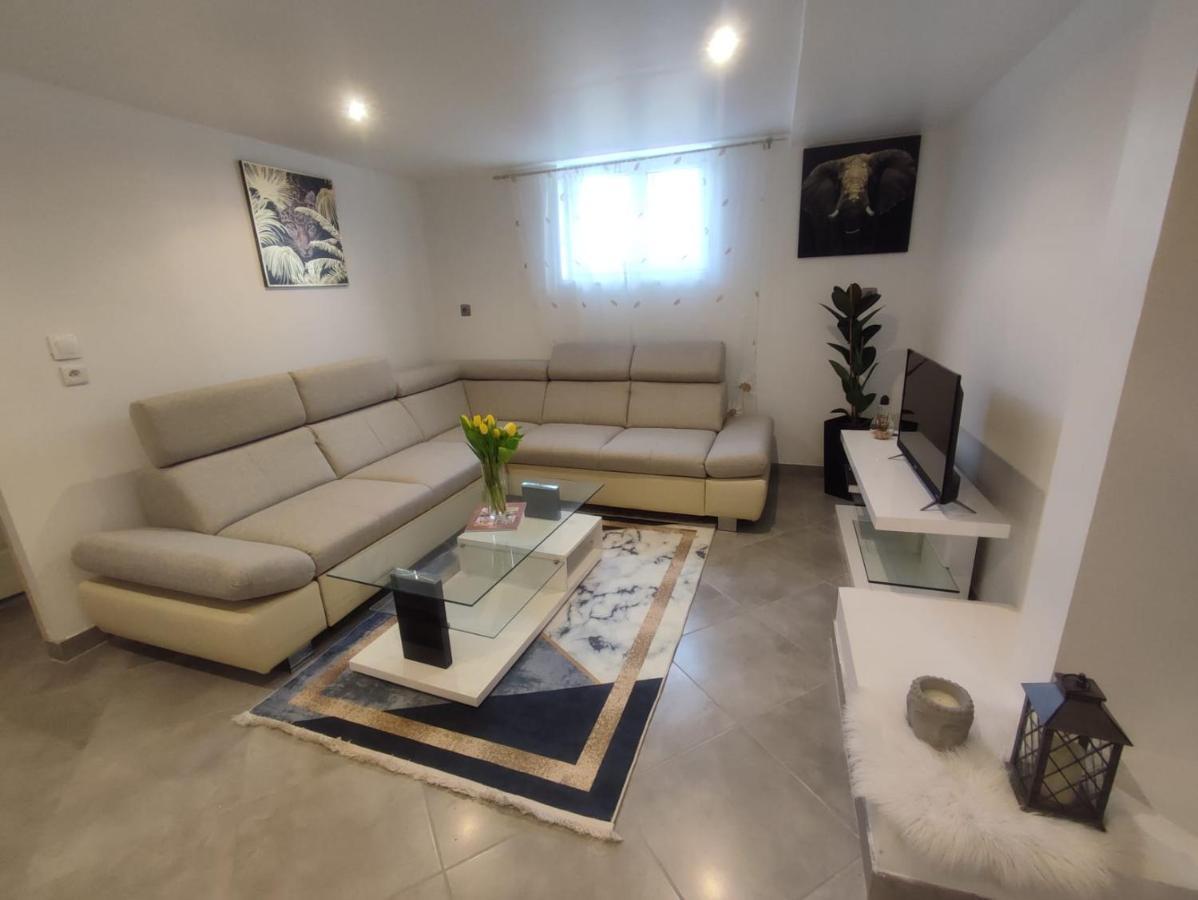 Appartement 100M2, Independant Dans Notre Maison Garennes-sur-Eure Bagian luar foto